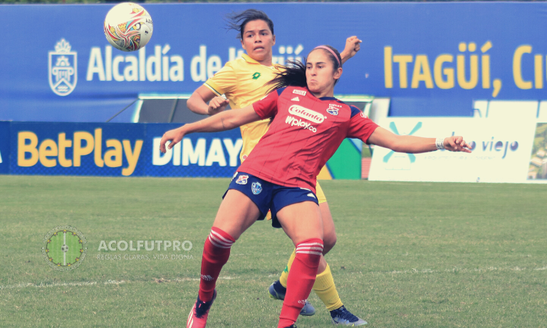 Mujeres futbolistas | Carolina Arbeláez